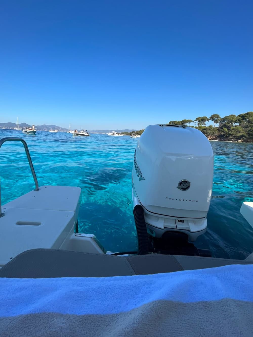 Μια εξαιρετική μέρα στη θάλασσα μεταξύ Αντίμπ και Καννών