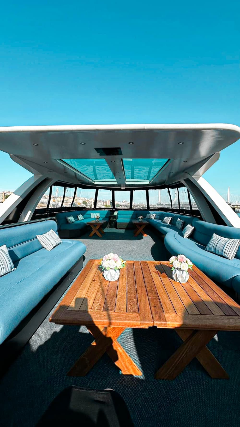 Croisière privée en yacht de luxe – Expérience sur le Bosphore