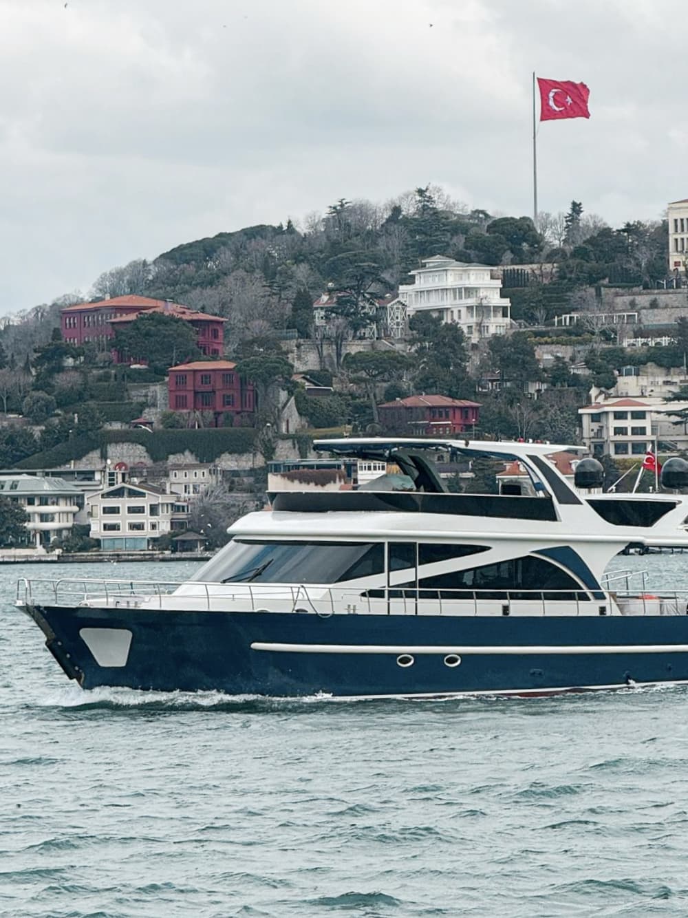 Croisière privée en yacht de luxe – Expérience sur le Bosphore