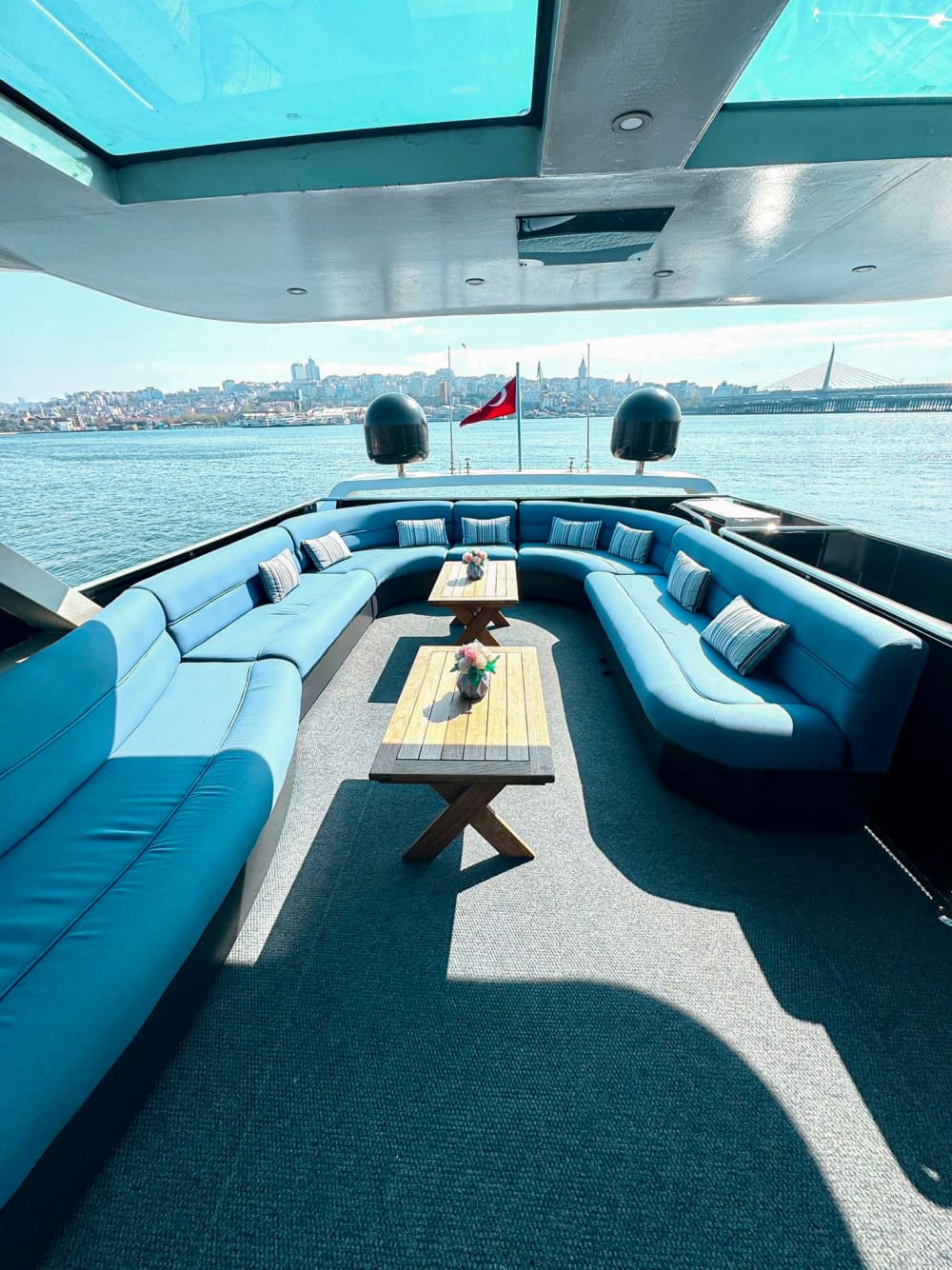 Croisière privée en yacht de luxe – Expérience sur le Bosphore