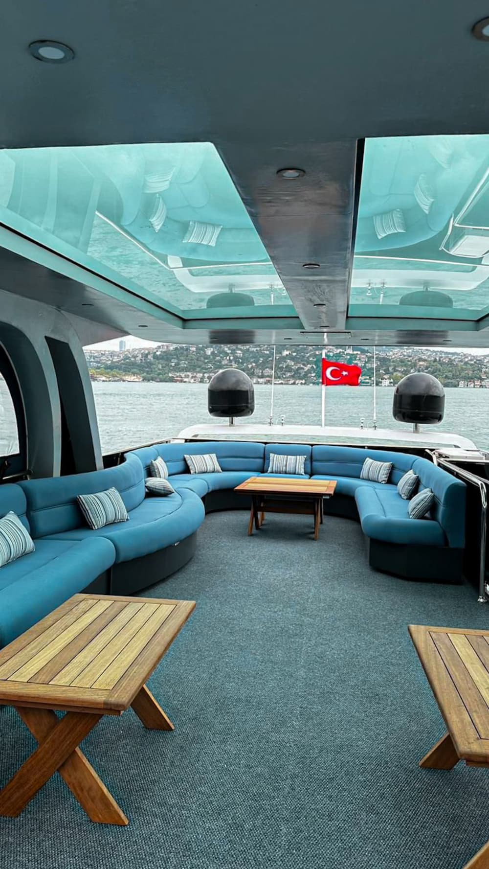 Croisière privée en yacht de luxe – Expérience sur le Bosphore