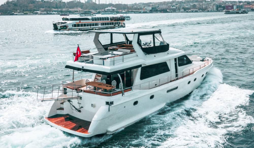 Croisière privée en yacht de luxe – Expérience sur le Bosphore