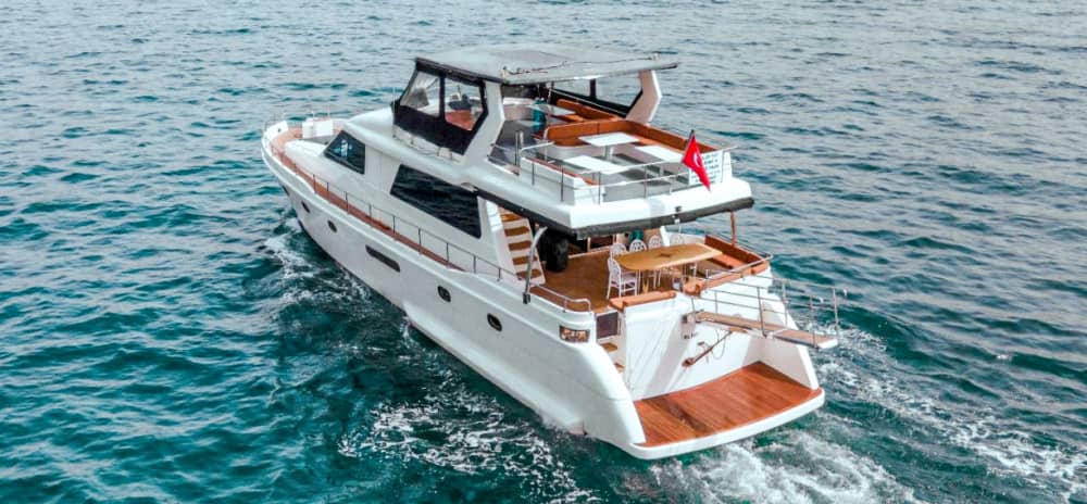 Croisière privée en yacht de luxe – Expérience sur le Bosphore