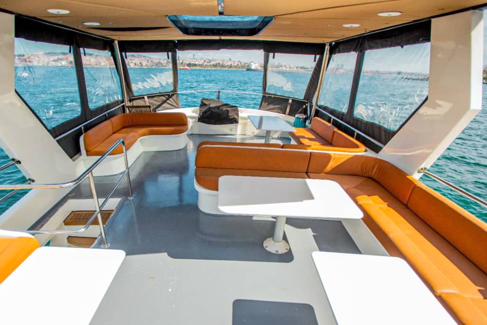 Croisière privée en yacht de luxe – Expérience sur le Bosphore