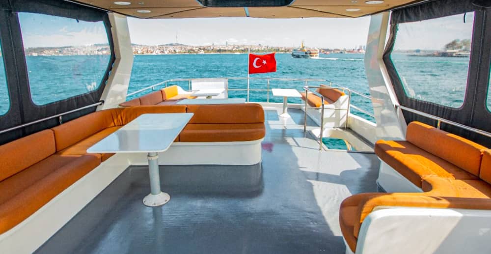 Croisière privée en yacht de luxe – Expérience sur le Bosphore