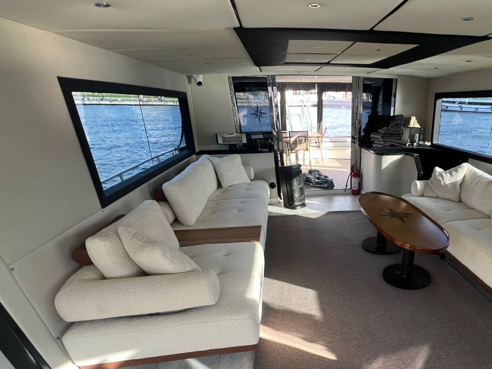 Croisière privée en yacht de luxe – Expérience sur le Bosphore