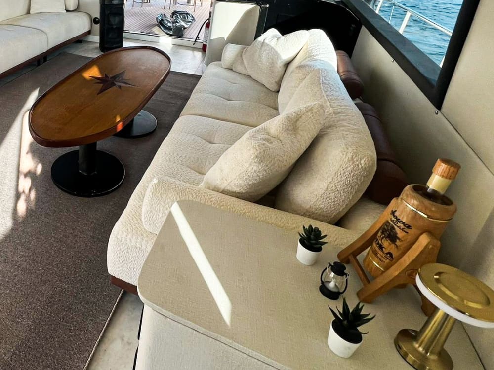 Croisière privée en yacht de luxe – Expérience sur le Bosphore