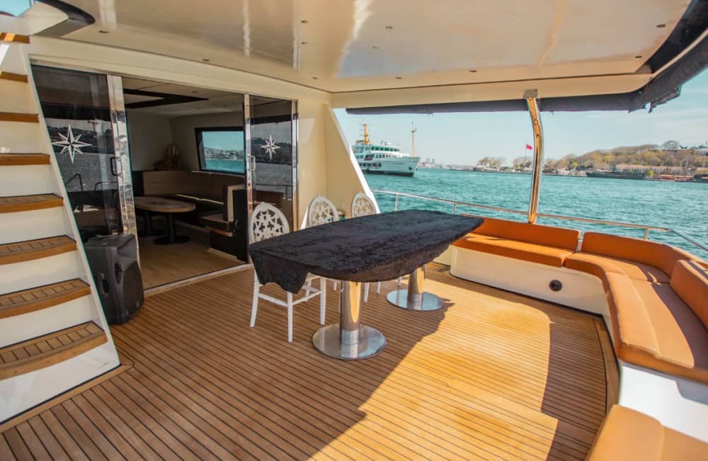 Croisière privée en yacht de luxe – Expérience sur le Bosphore