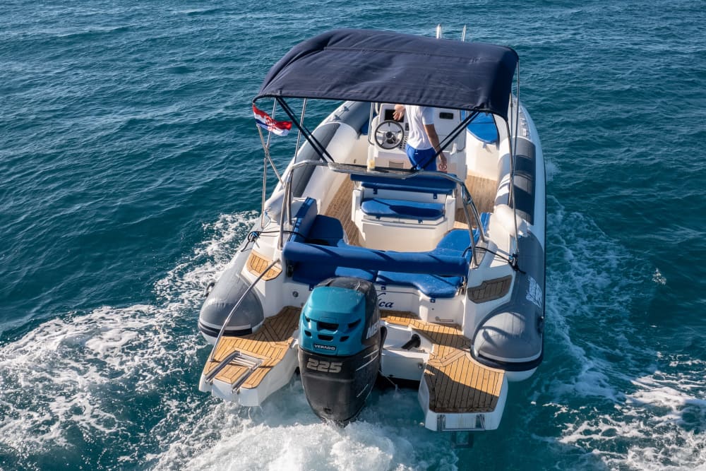 Blue Lagoon & Shipwreck: 3-Stop Private Speedboat Adventure