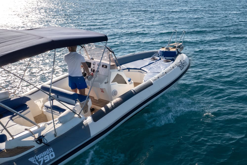 Blue Lagoon & Shipwreck: 3-Stop Private Speedboat Adventure