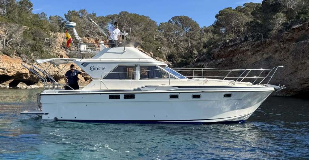 Yacht excursion in Ibiza (8h) – a full day to experience the sea without limits.