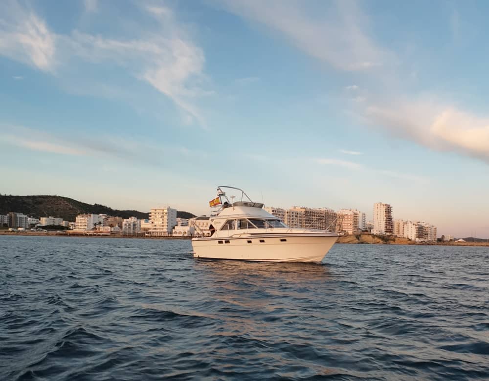 Yacht excursion in Ibiza (8h) – a full day to experience the sea without limits.