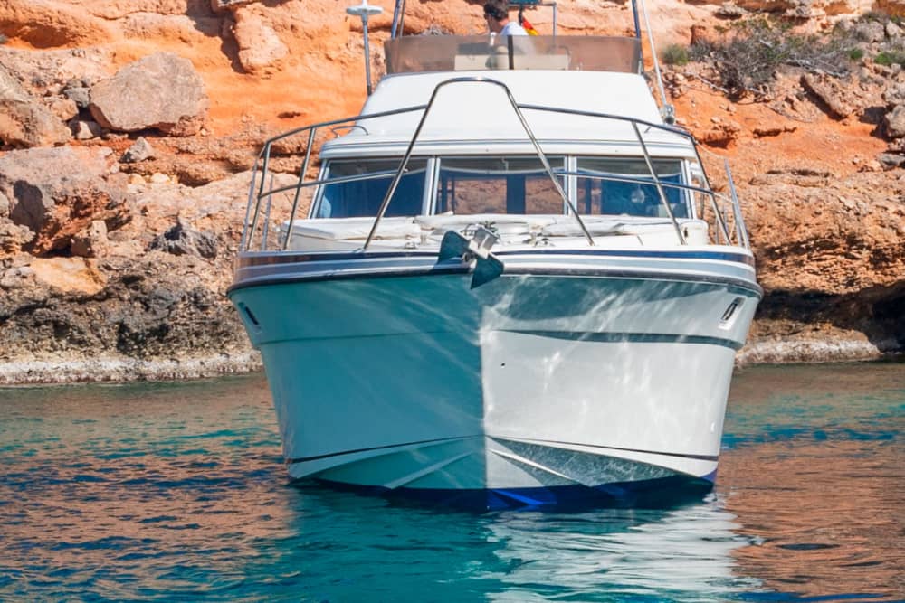 Yacht excursion in Ibiza (8h) – a full day to experience the sea without limits.