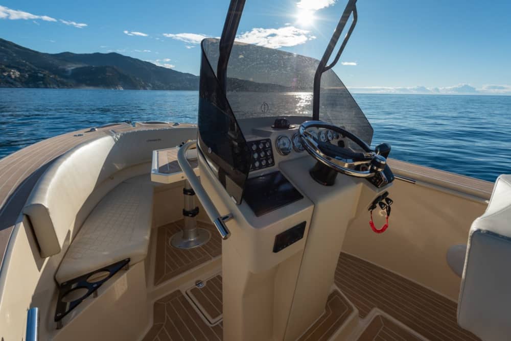 Private boat tour in Cascais 2 hours – Filicudi Yacht