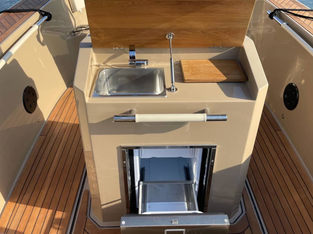 Private boat tour from Cascais to Lisbon & Almada - 3.5 hours