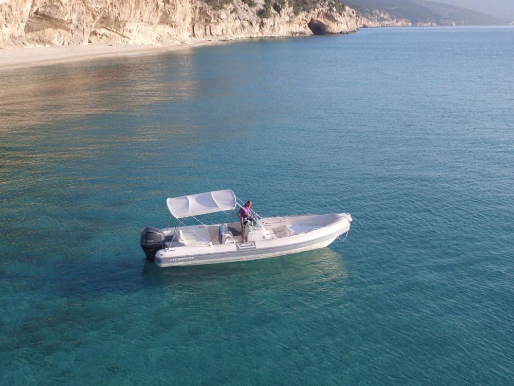 Discover the Gulf of Orosei by dinghy