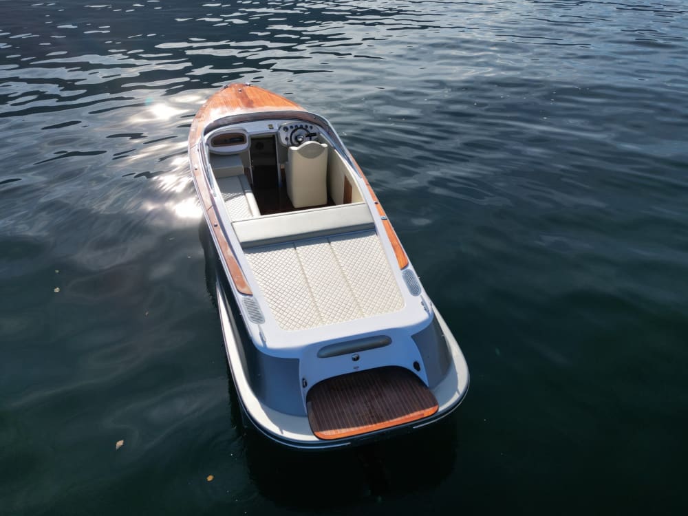 Esperienza esclusiva sul Lago di Como: ville e panorami mozzafiato.