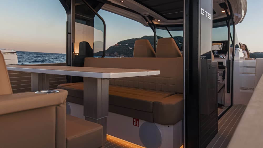 Romantyczny wypad na łódce z nocą na kotwicy: Magiczna noc na łódce dla dwojga