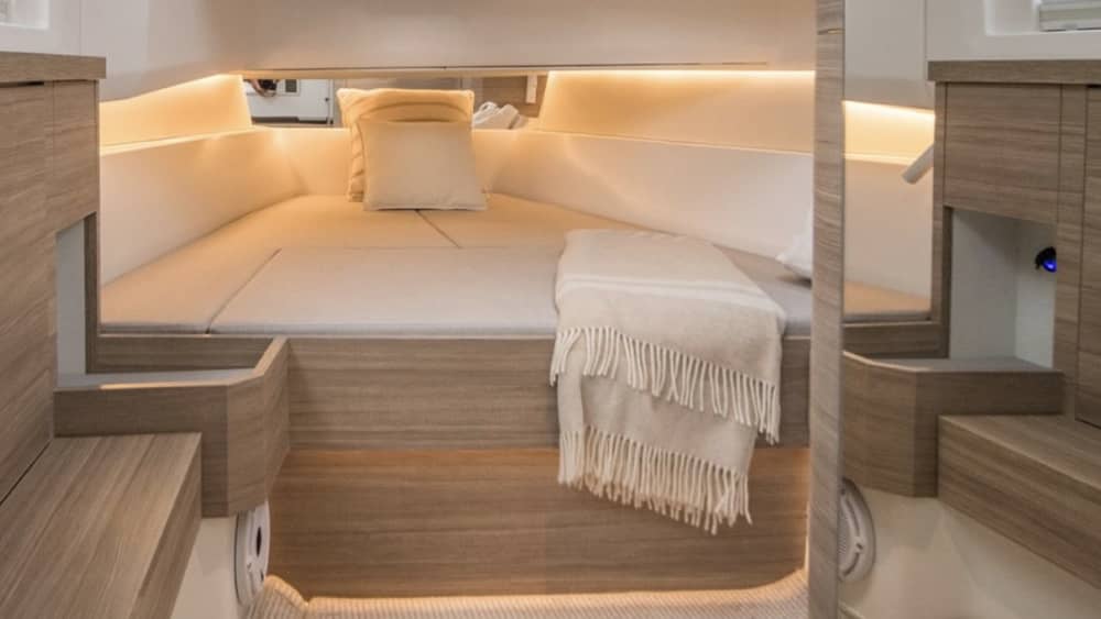 Romantyczny wypad na łódce z nocą na kotwicy: Magiczna noc na łódce dla dwojga