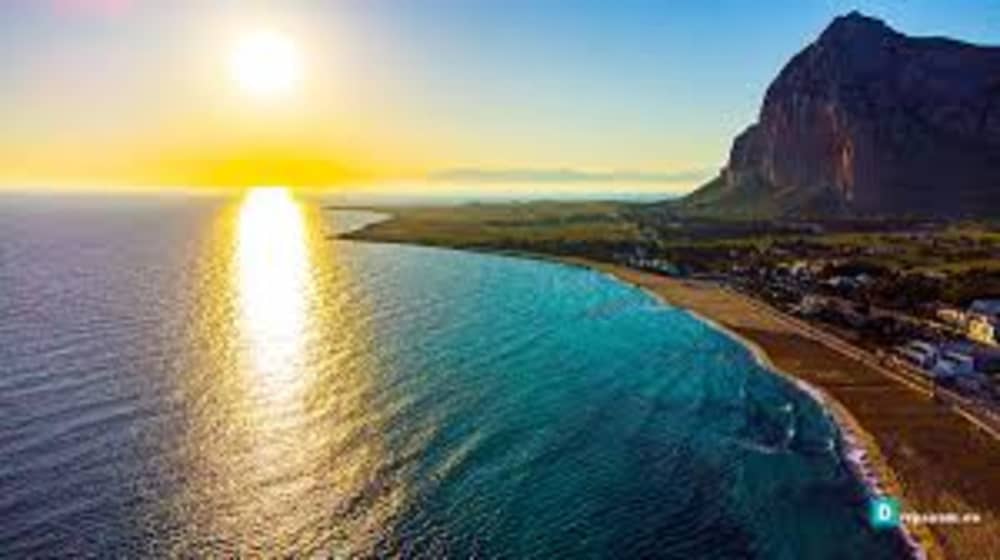 Romantyczny wypad na łódce z nocą na kotwicy: Magiczna noc na łódce dla dwojga