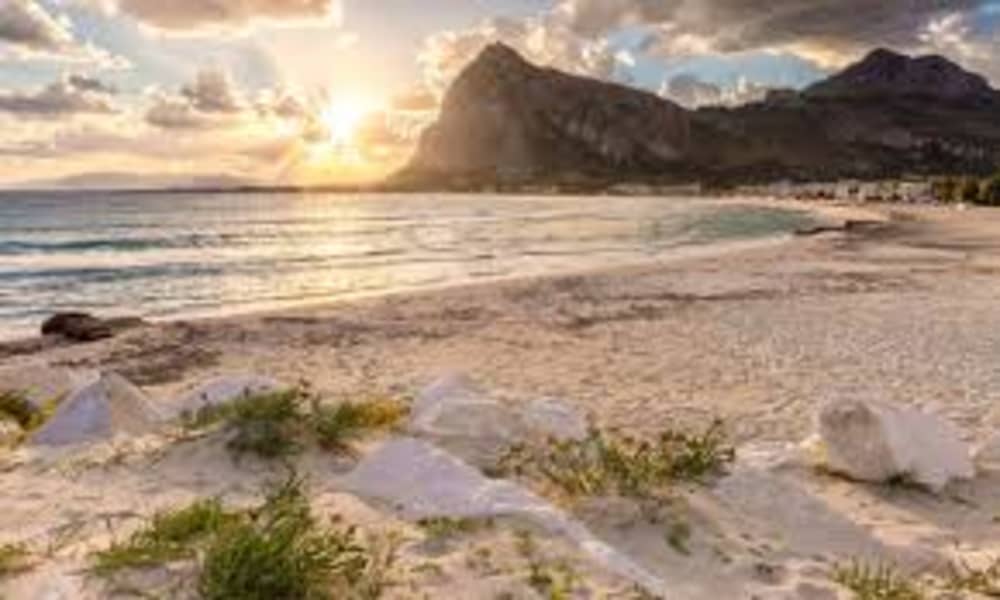 Romantyczny wypad na łódce z nocą na kotwicy: Magiczna noc na łódce dla dwojga