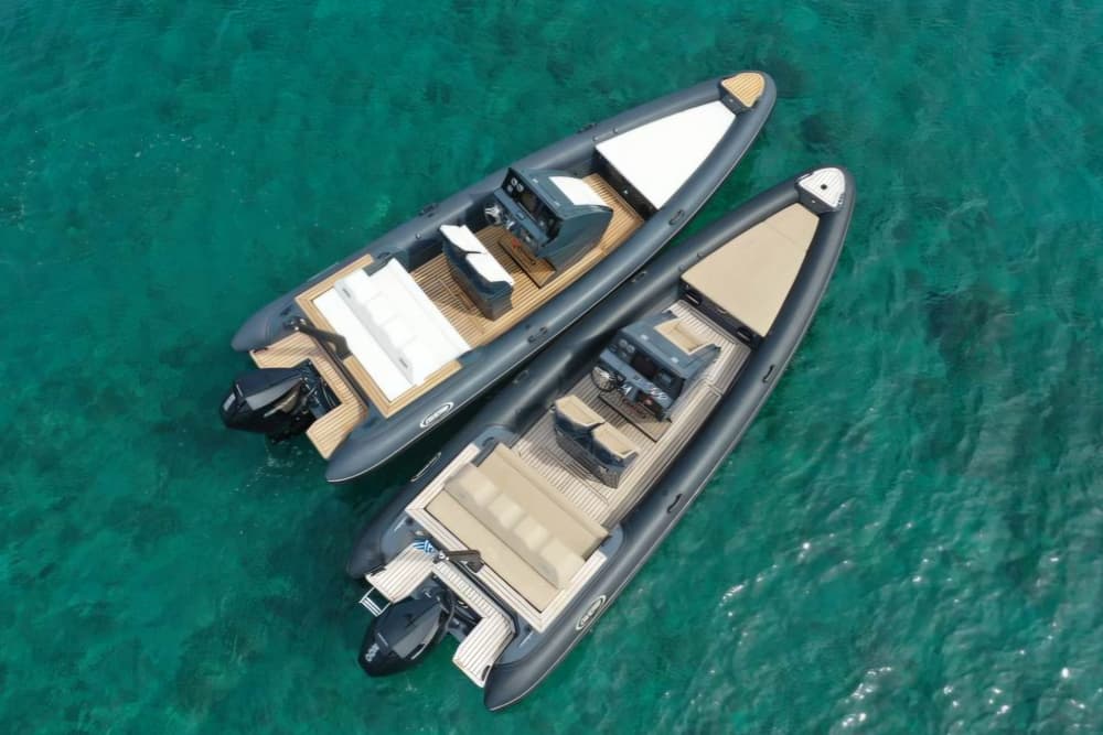 Explorez les îles voisines des Cyclades – Aventure d'une journée complète en DiveRIB 780