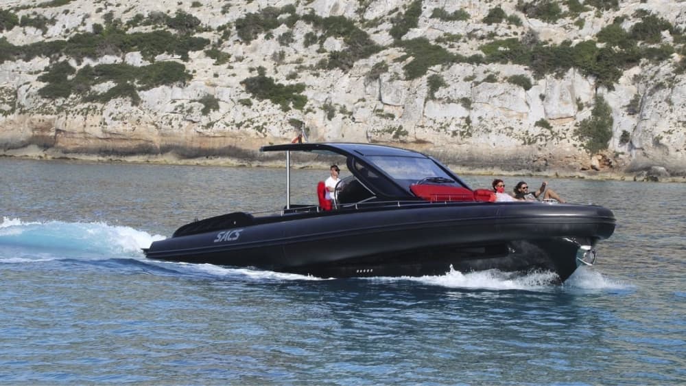 Charter your luxury boat