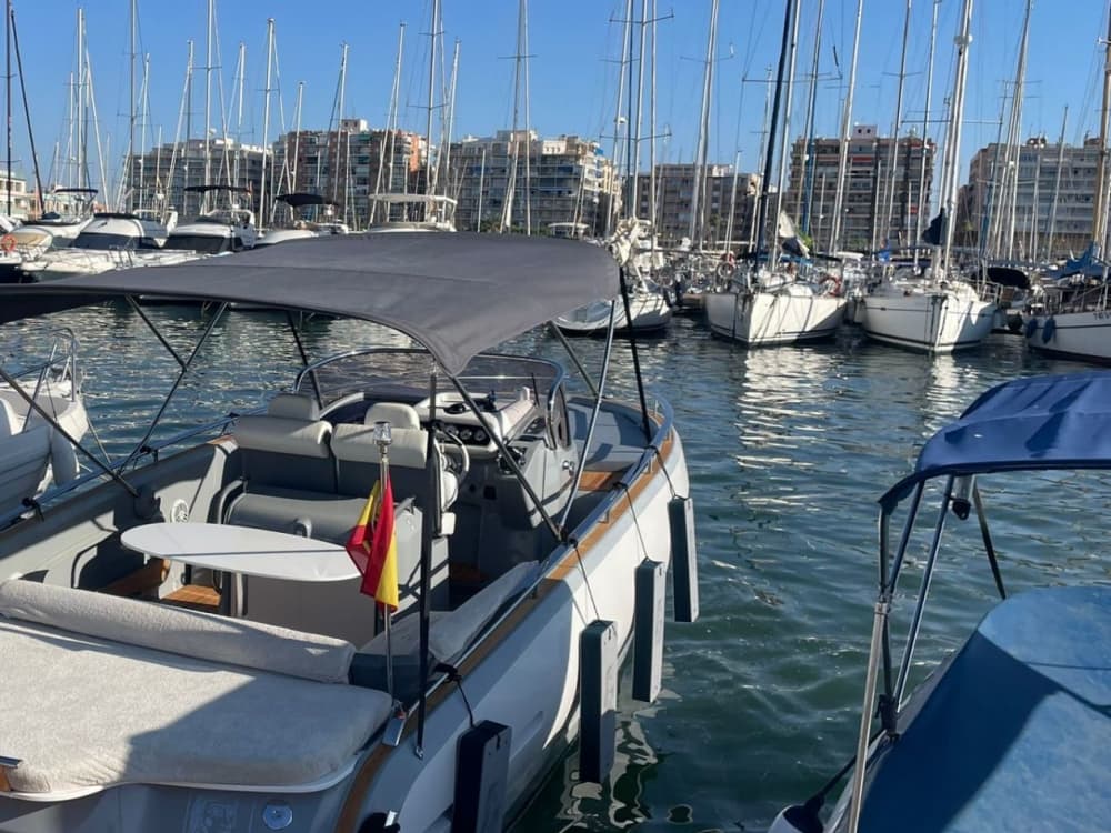 Um dia inteiro de elegância, mar e relaxamento.