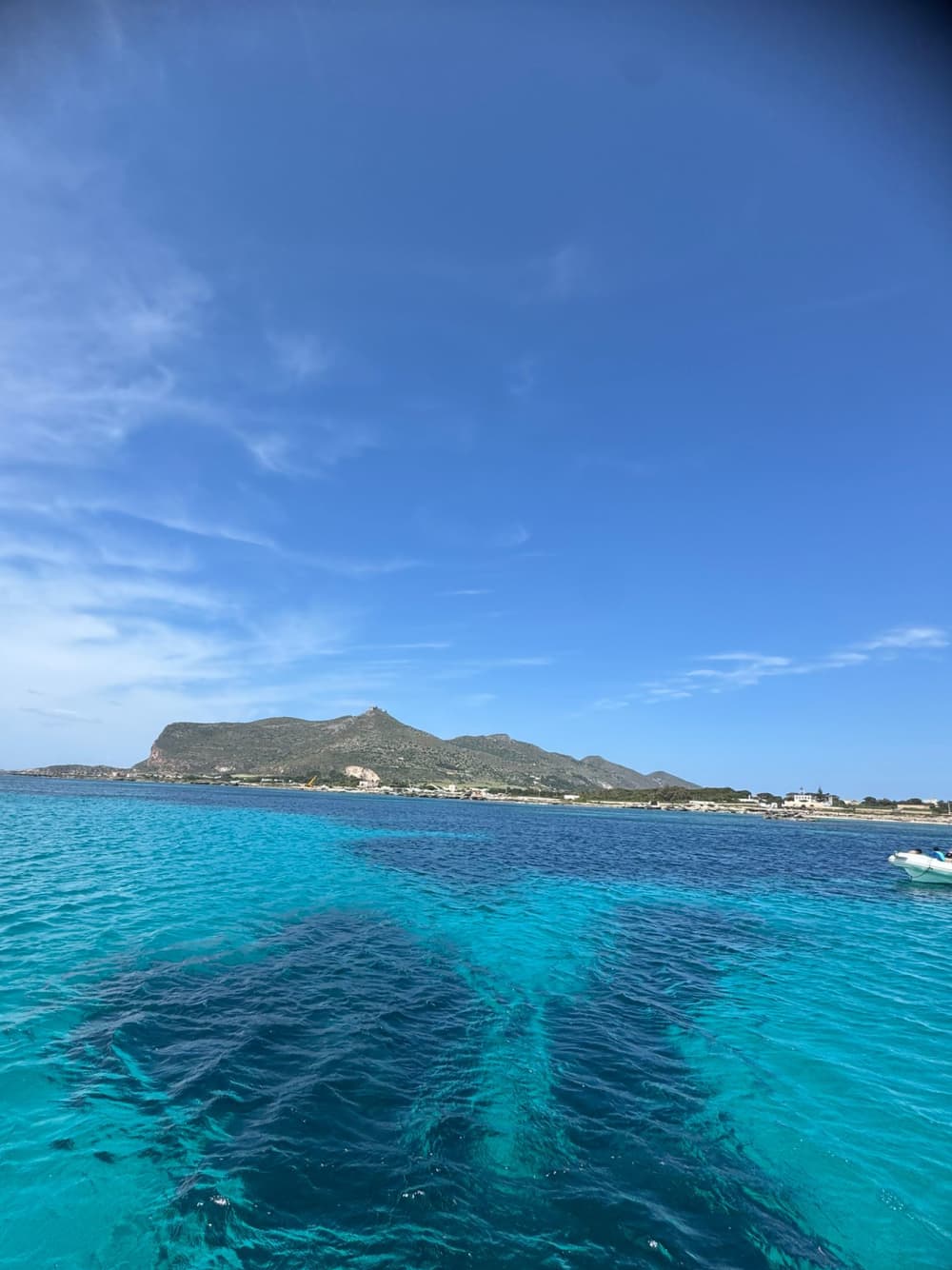 Experiencia diaria en barco con Favignana: Descubra las islas Egadi.