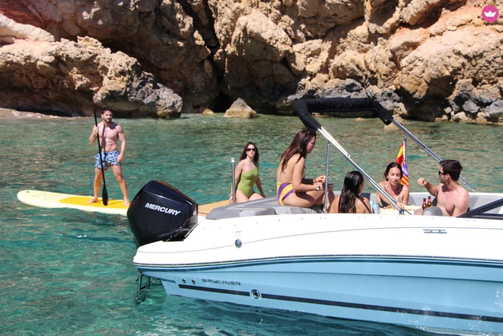 Exklusiv segling genom Mallorcas vikar · 4 timmars upplevelse