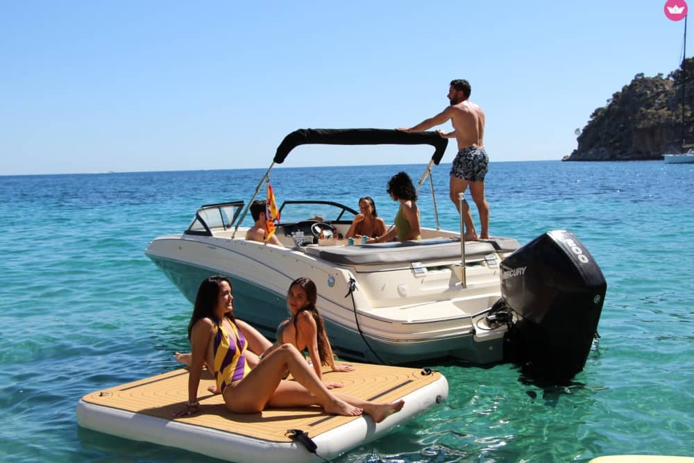 Exklusiv segling genom Mallorcas vikar · 4 timmars upplevelse