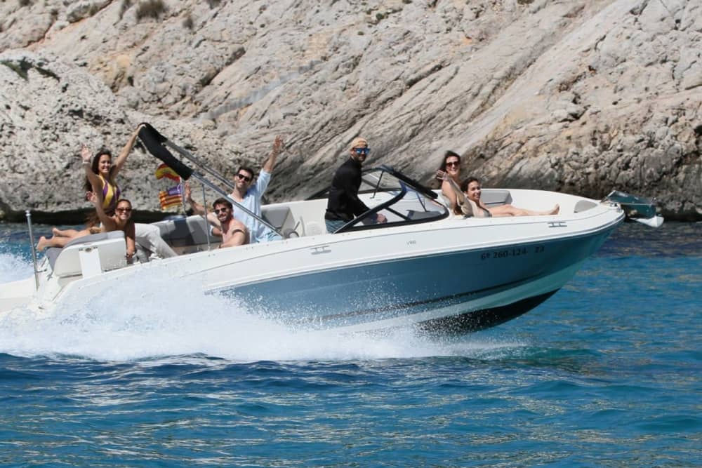 Exklusiv segling genom Mallorcas vikar · 4 timmars upplevelse