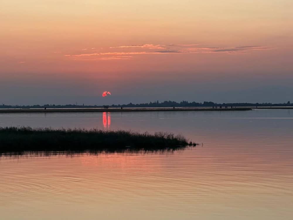 Sunset Aperitif on a Boat in Venice – Relax Between the Lagoon and the Skyline
