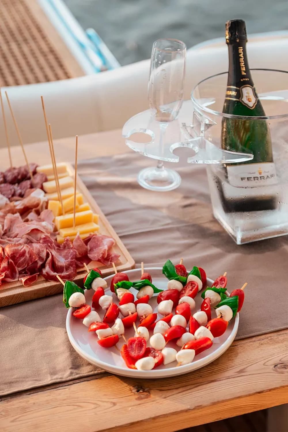 Sunset Aperitif on a Boat in Venice – Relax Between the Lagoon and the Skyline