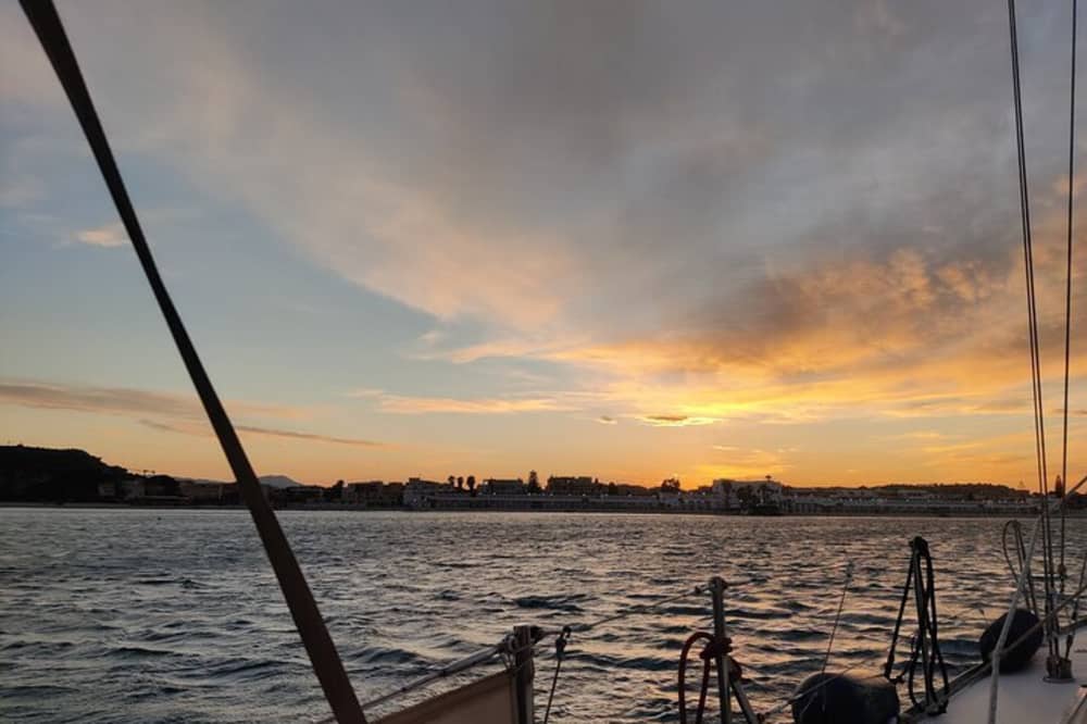 Malta'da Özel Gün Batımı Yelken Deneyimi ve Kıyı Gezisi