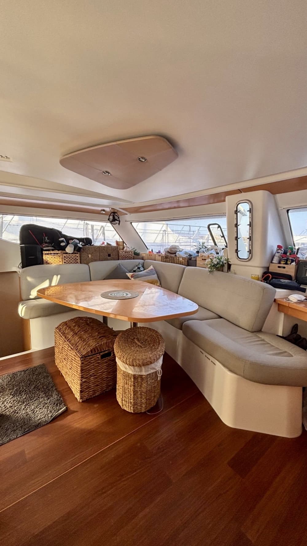 Зов моря: Откройте для себя Капри на катамаране.