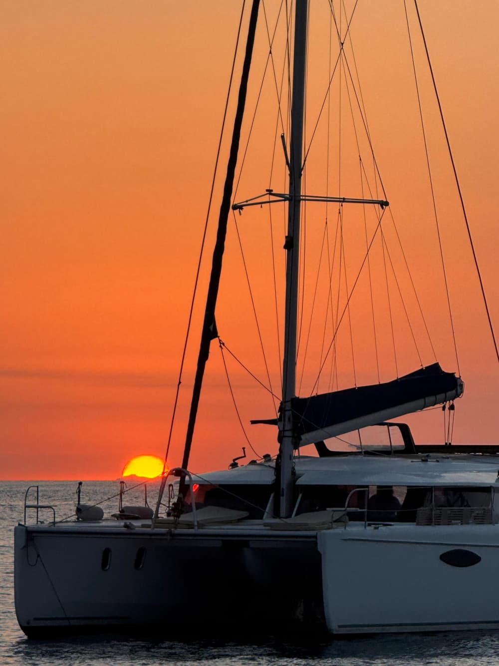 Зов моря: Откройте для себя Капри на катамаране.