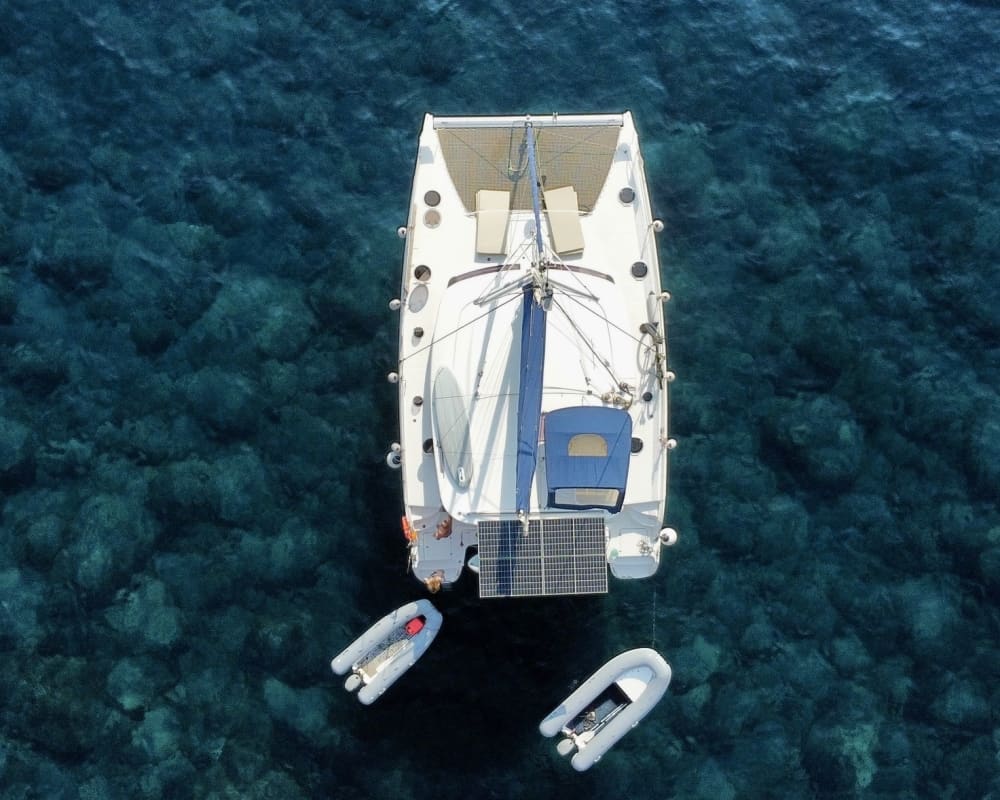 Зов моря: Откройте для себя Капри на катамаране.