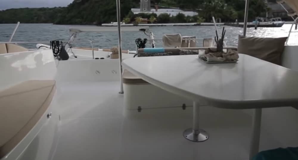 Однодневная поездка на катамаране в Прочиду с включенным обедом.