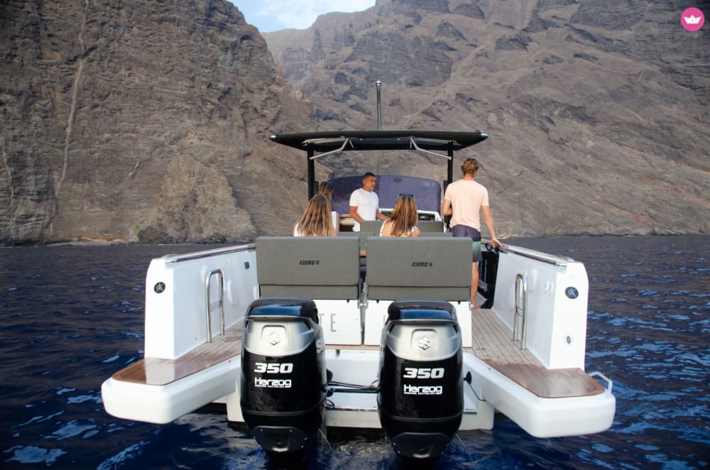 White Heaven: the ultimate boat experience