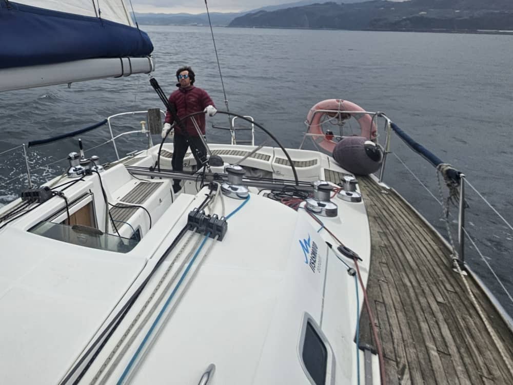 Navigation sur la côte basque : une journée complète de criques secrètes, de haute mer et de magie de La Concha