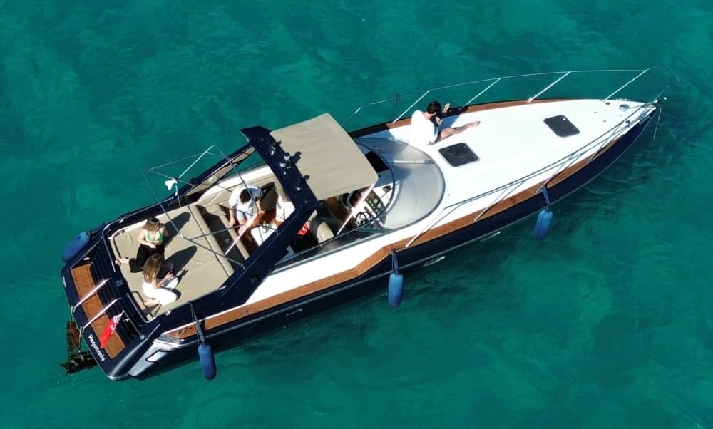 Crociera alle isole di Lérins o Esterel con skipper e carburante inclusi - Cannes