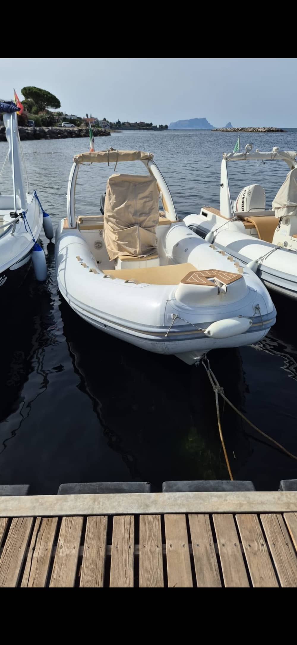 Vivi una giornata indimenticabile con il nostro Altamarea Wave 19, dotato di tutto il necessario per una perfetta giornata in barca!