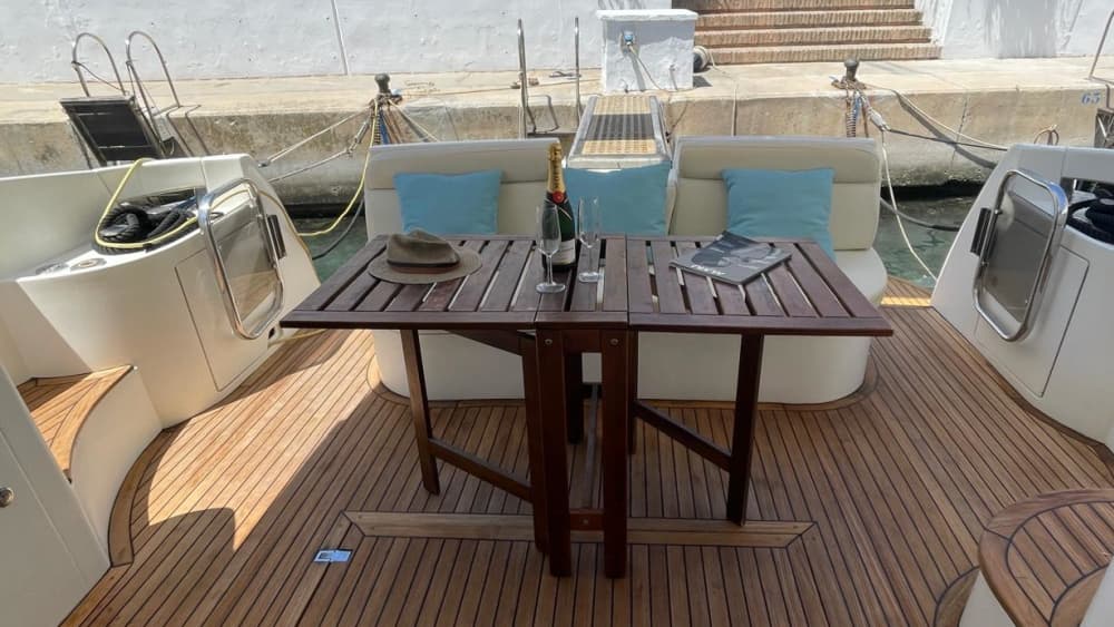 Tropical Coast Yacht Experience – Nature and Hidden Coves (4h)