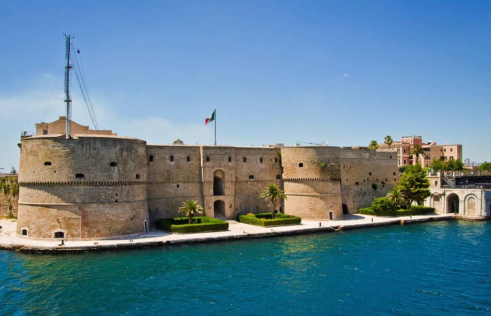 Taranto Boat Tour – Mar Grande, Cheradi & Aperitivo