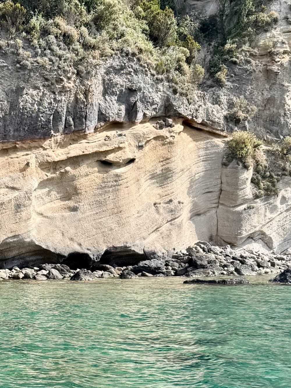 Schlauchbootfahrt durch Posillipo mit anschließendem Brunch im Golf von Neapel mit Blick auf den Vesuv.