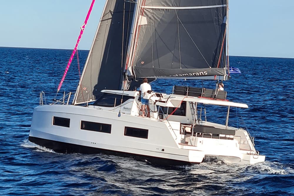 Atene: Crociera in catamarano al mattino o al tramonto con barbecue e bevande.