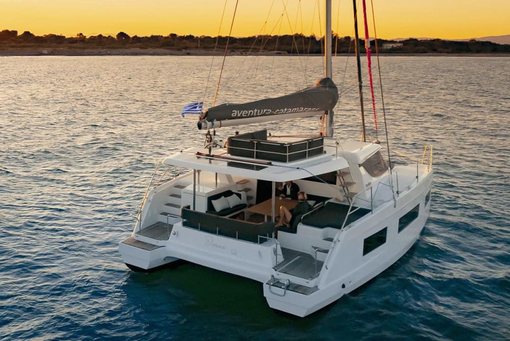 Atene: Crociera in catamarano al mattino o al tramonto con barbecue e bevande.