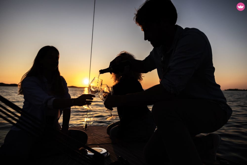 Прогулка на яхте Feel Sailing - частная прогулка на закате