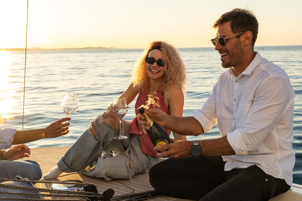 Прогулка на яхте Feel Sailing - частная прогулка на закате